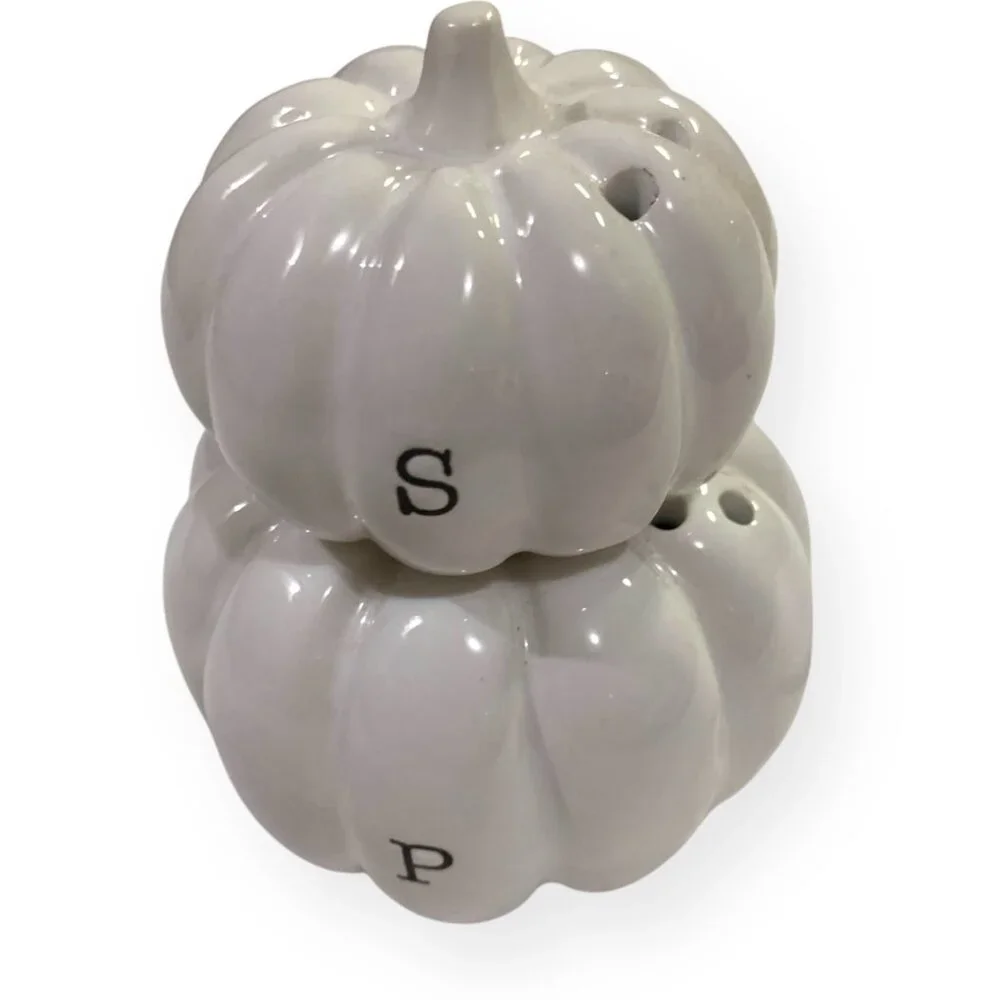 NWOT Ceramic Pumpkin Stackable Salt & Pepper Shaker Classy‎ White Party Pumpkin